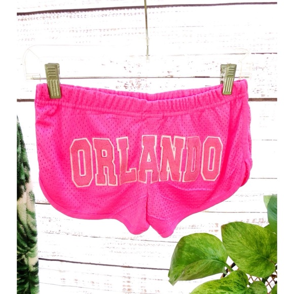 Sold 🌻 Vintage Y2K low rise Orlando shorts - Picture 2 of 6